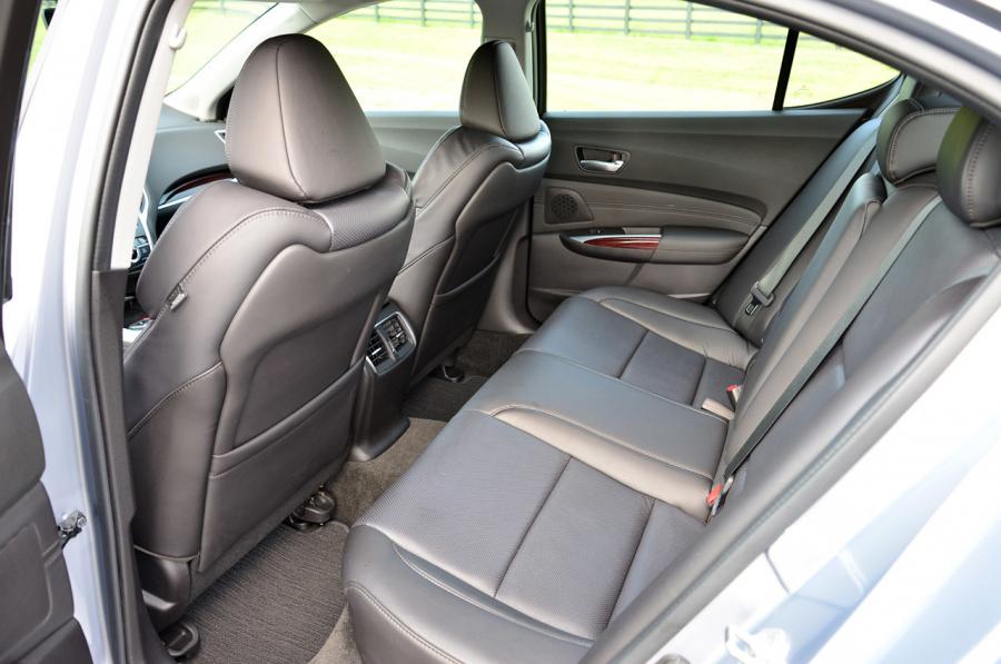 Интерьер Acura TLX 3.5L V6 SH-AWD 2015 года  (фото 78 из 91)